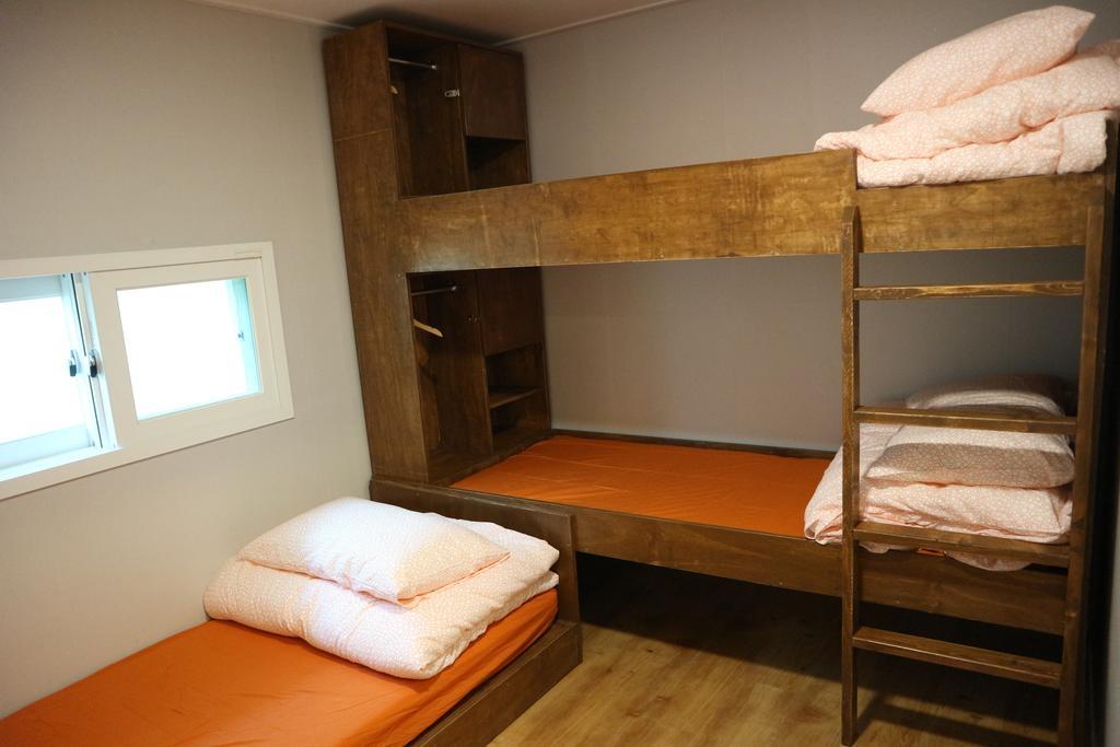 Zzzip Guesthouse In Hongdae Сеул Экстерьер фото