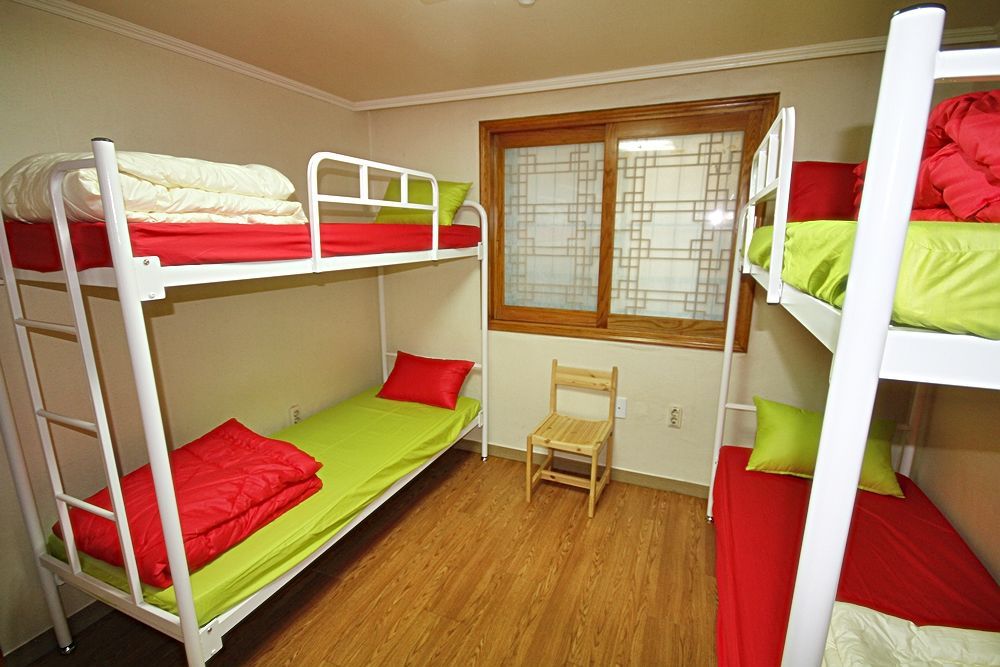 Zzzip Guesthouse In Hongdae Сеул Экстерьер фото