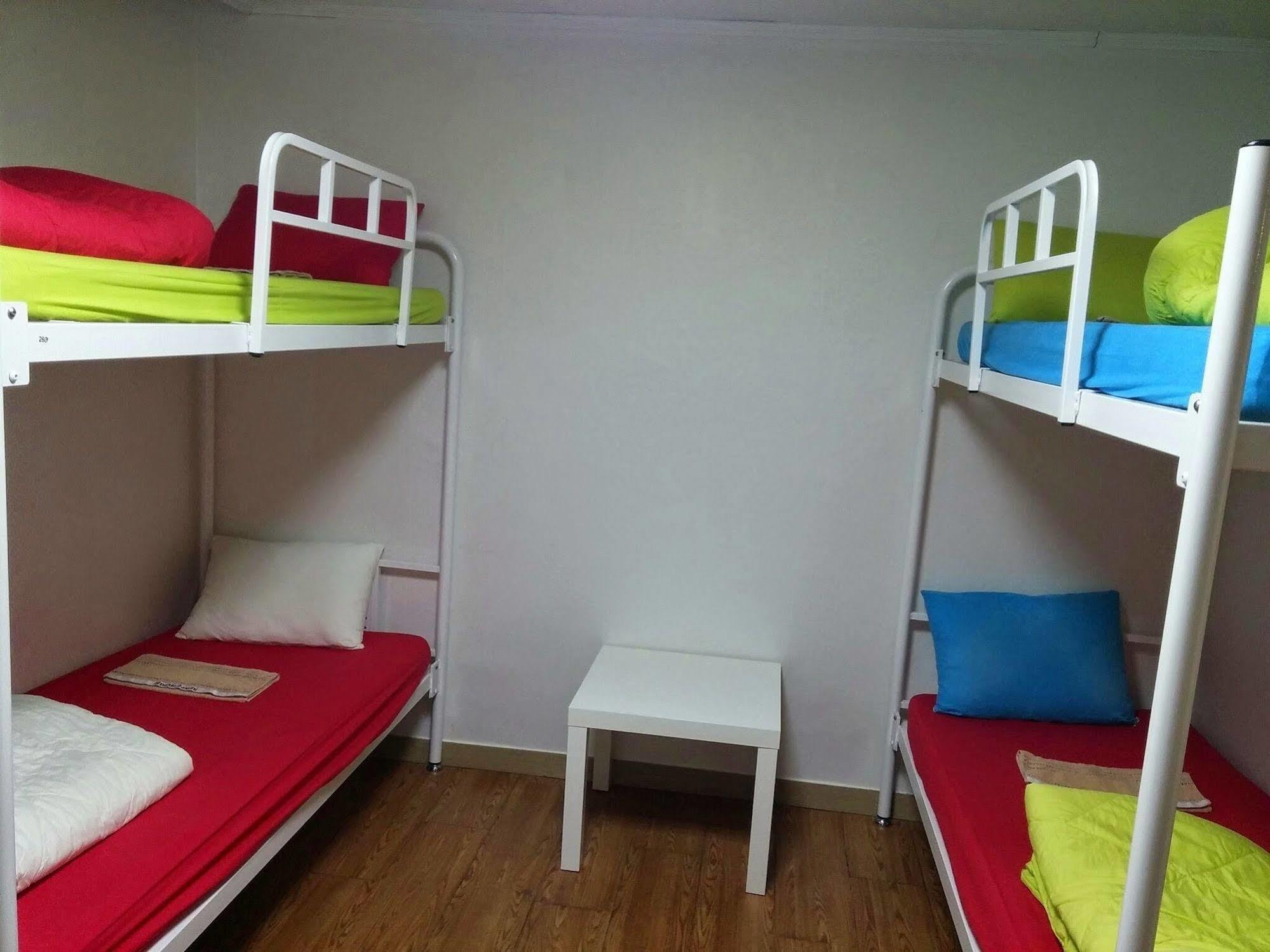 Zzzip Guesthouse In Hongdae Сеул Экстерьер фото